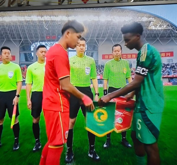 盈通策略 2-1！国足U16补时绝杀沙特，2次中柱+浪费良机，成都小将力挽狂澜
